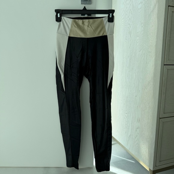 HEROINE SPORT RACER LEGGINGS IVORY / BRUSHED GOLD / BLACK - Picture 10 of 13